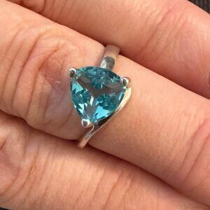 Blue Topaz Sterling Silver Ring (size 7)